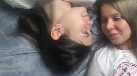 Starte eine Liveshow mit BelleAndKristy