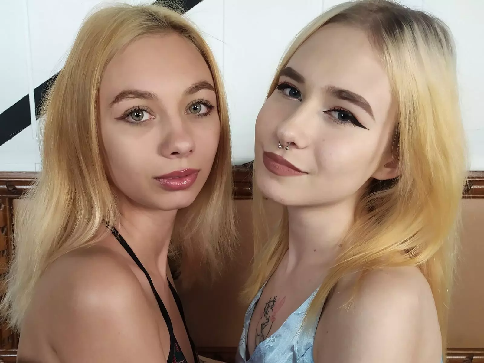 Starte eine Liveshow mit KarenAndAlison