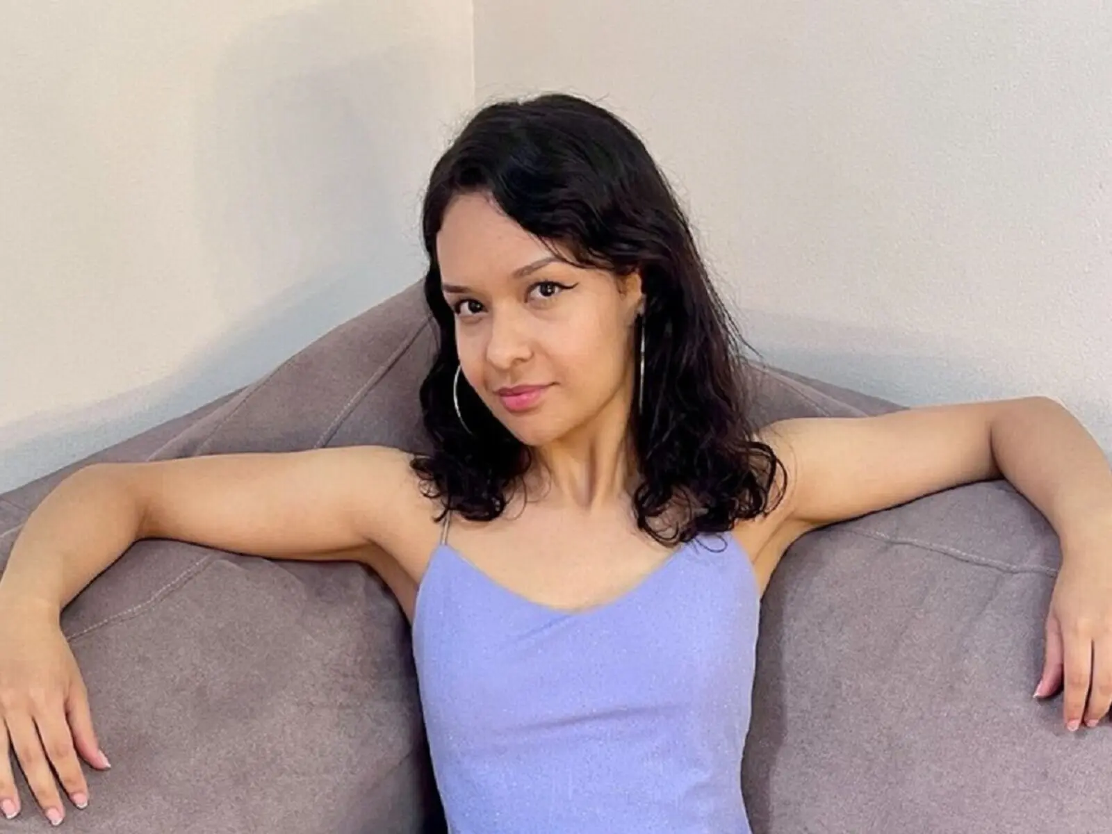 Starte eine Liveshow mit AlanaVeega