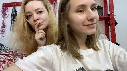 Starte eine Liveshow mit ArinaAndJess