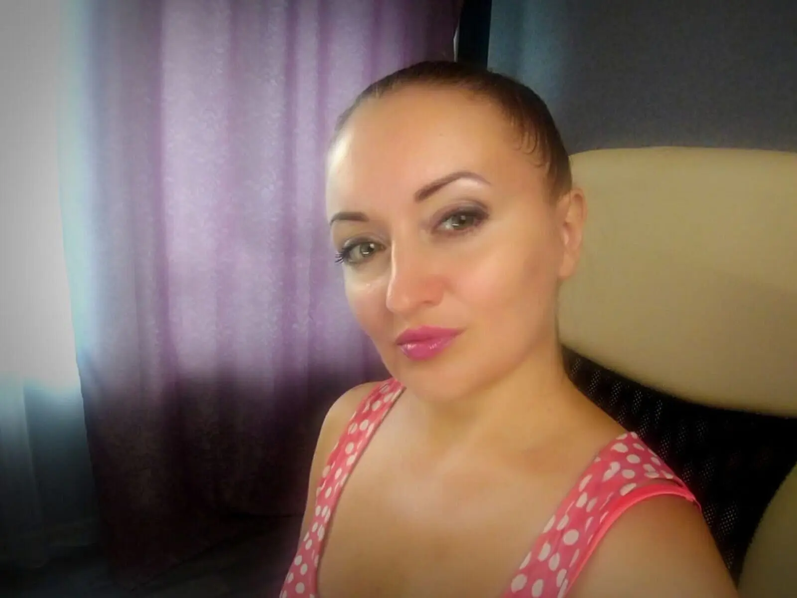 Starte eine Liveshow mit BettyBaccarin