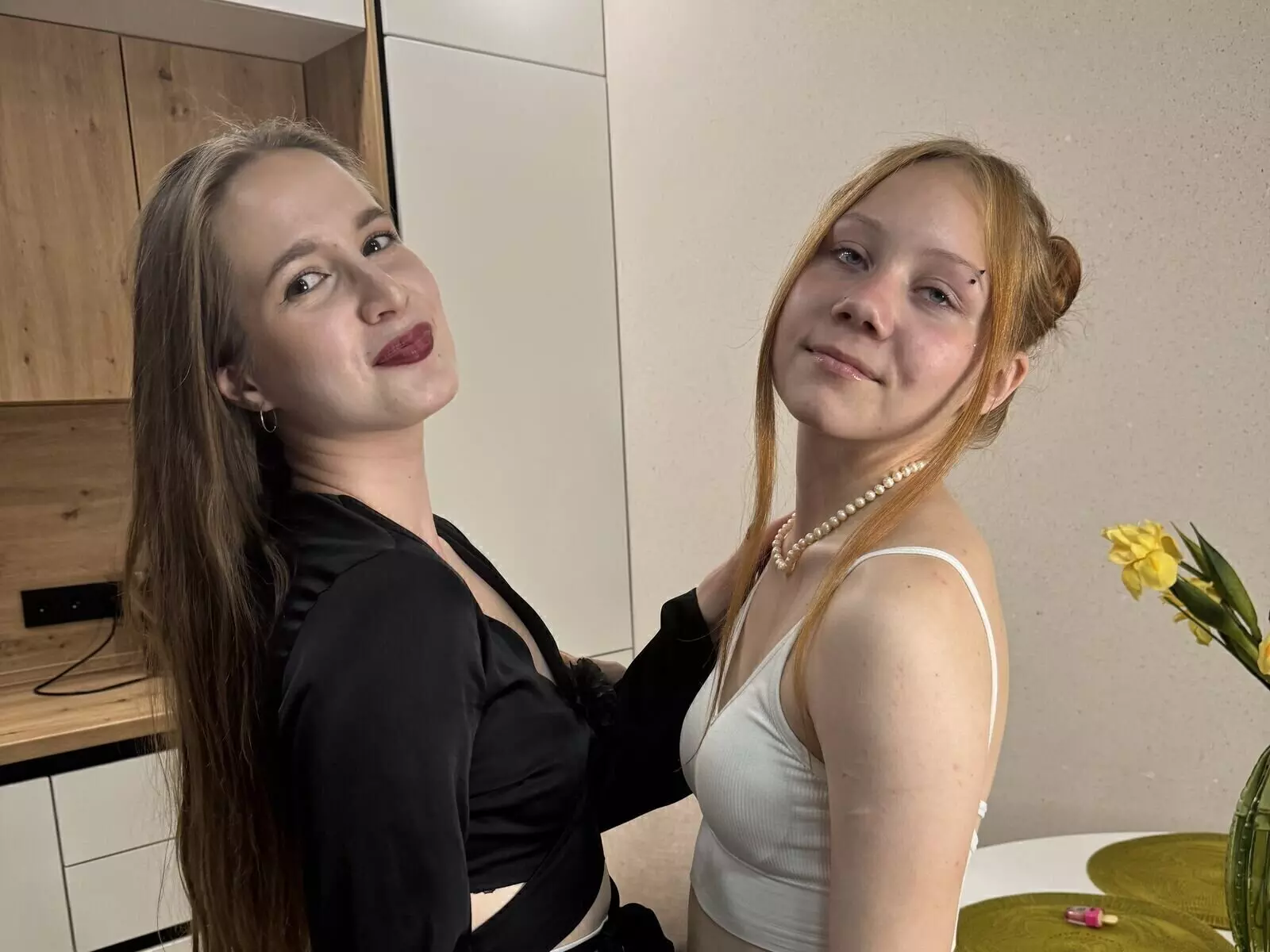 Starte eine Liveshow mit EugeniaAndPetra