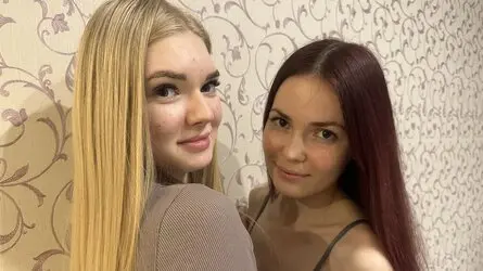 Starte eine Liveshow mit FloraAndCwene