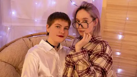 Starte eine Liveshow mit IrisAndNaomi