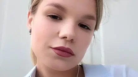 Starte eine Liveshow mit KellyHayden