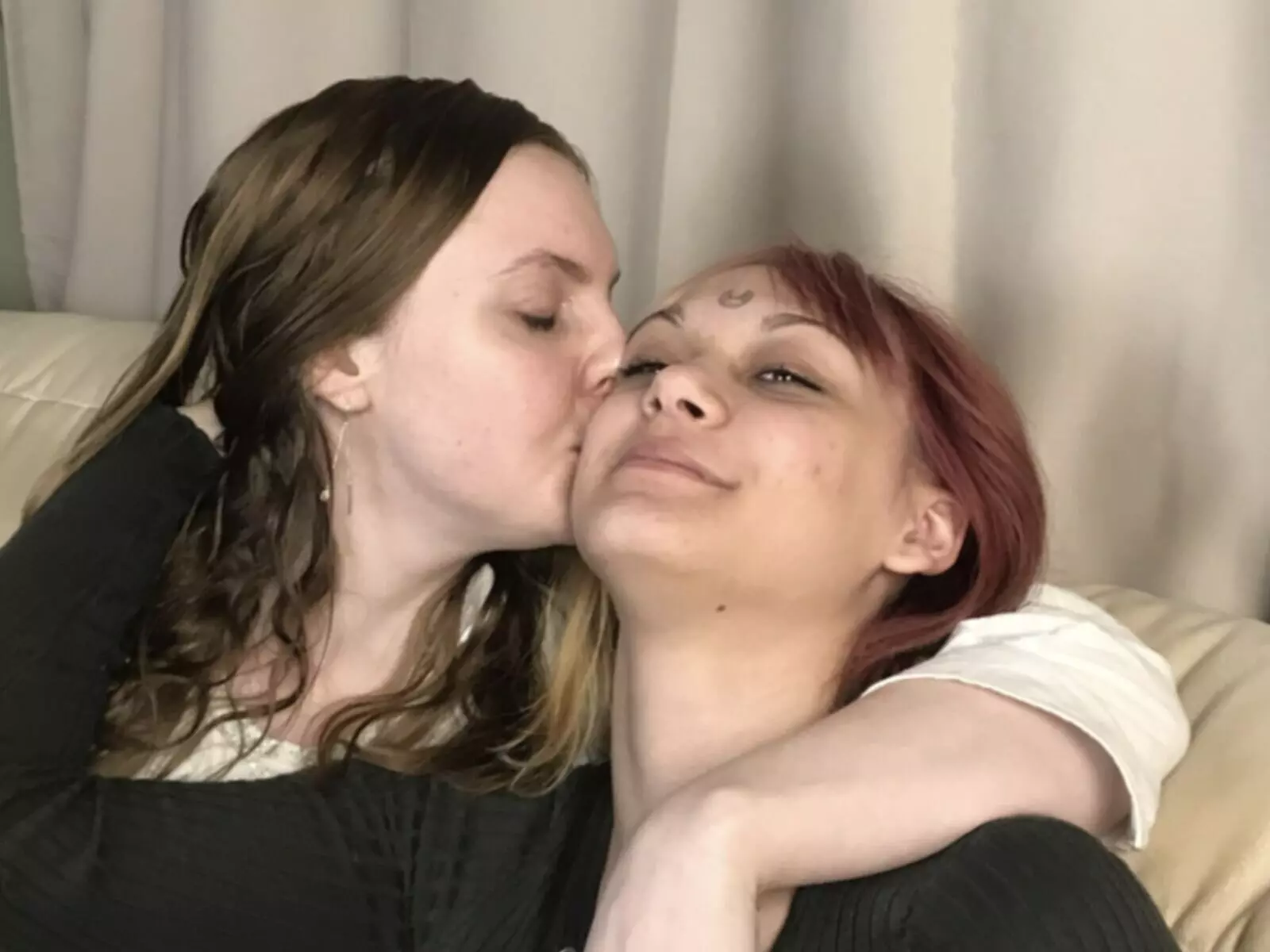 Starte eine Liveshow mit LynetAndMayda