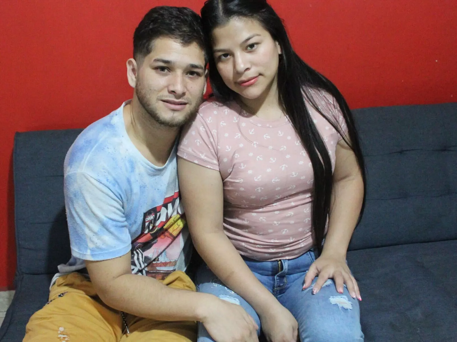 Starte eine Liveshow mit NatashaAndCamilo