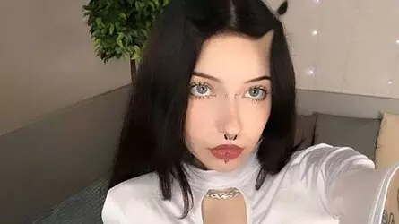 Starte eine Liveshow mit NicoleWane