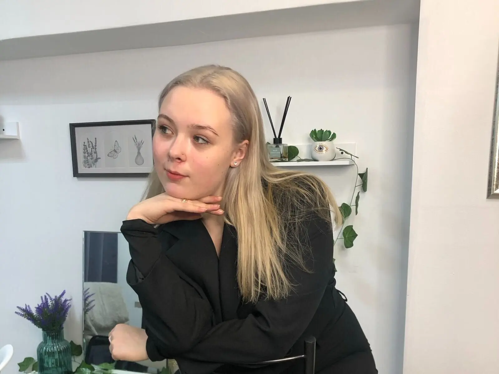 Starte eine Liveshow mit WhitneyCrumpton